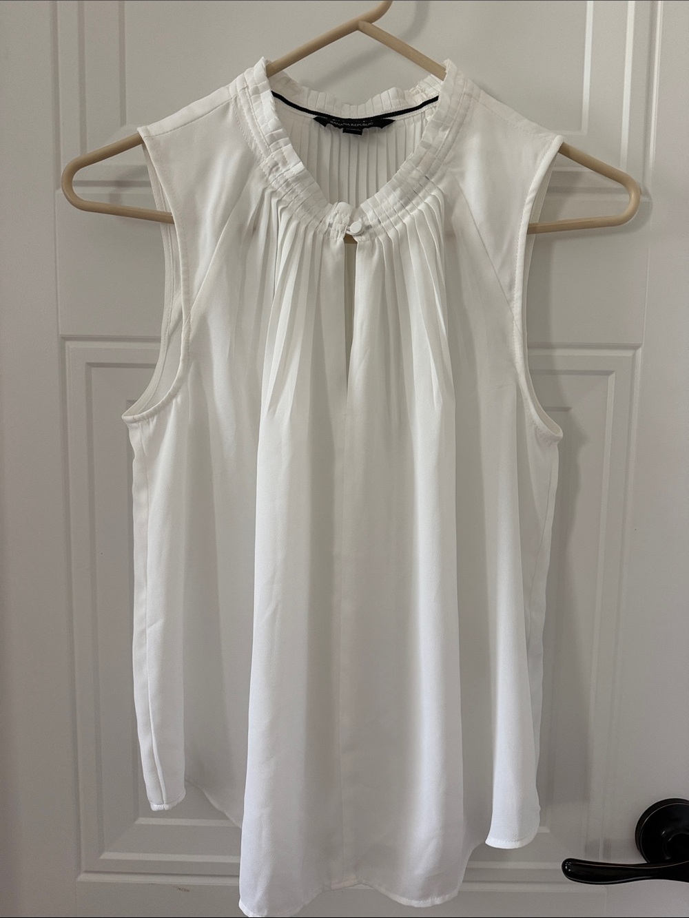 Banana Republic Sleeveless Pleated Keyhole Blouse - White